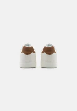 Pier One Sneakers Laag - White -Schoenen Verkoop 0d68a4c32b96494b83f0888dc073cae5
