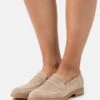Pier One Leather - Instappers - Beige -Schoenen Verkoop 17e770e9ff9c447394eaf913c3ee5c70