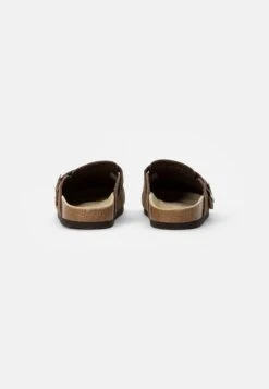 Pier One Leather Unisex - Pantoffels - Brown -Schoenen Verkoop 18a09b6c3e71439784e427988b058842