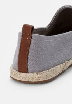 Pier One Rena Espadrille Unisex - Espadrilles - Light Grey -Schoenen Verkoop 42d2421a7d9a4236aff6d97b980fd1f5