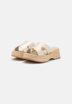 Pier One Leather - Clogs - Gold -Schoenen Verkoop 7340354bb3184d65b143ef5952f5a2f6