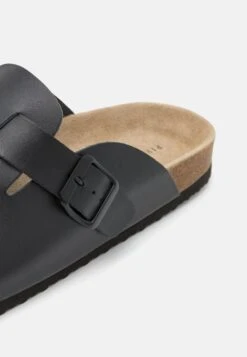 Pier One Leather Unisex - Pantoffels - Black 13 Pier One Leather Unisex - Pantoffels - Black -Schoenen Verkoop 7b28889d1d2247a8abcae3a4a4c34674