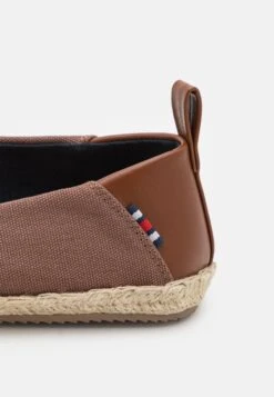 Pier One Unisex - Espadrilles - Brown -Schoenen Verkoop 9a52ce945a2849ed8945c8f267c0bb52
