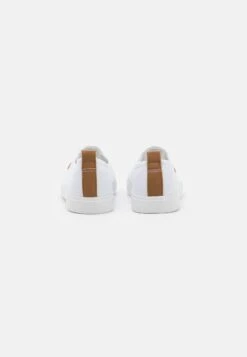 Pier One Unisex - Instappers - White -Schoenen Verkoop d0dcb07e7bd24443a1df824091ece39a
