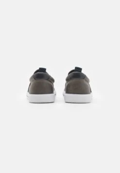 Pier One Unisex - Sneakers Laag - Grey 10 Pier One Unisex - Sneakers Laag - Grey -Schoenen Verkoop dc55705131384ebf99020ab1138752c4